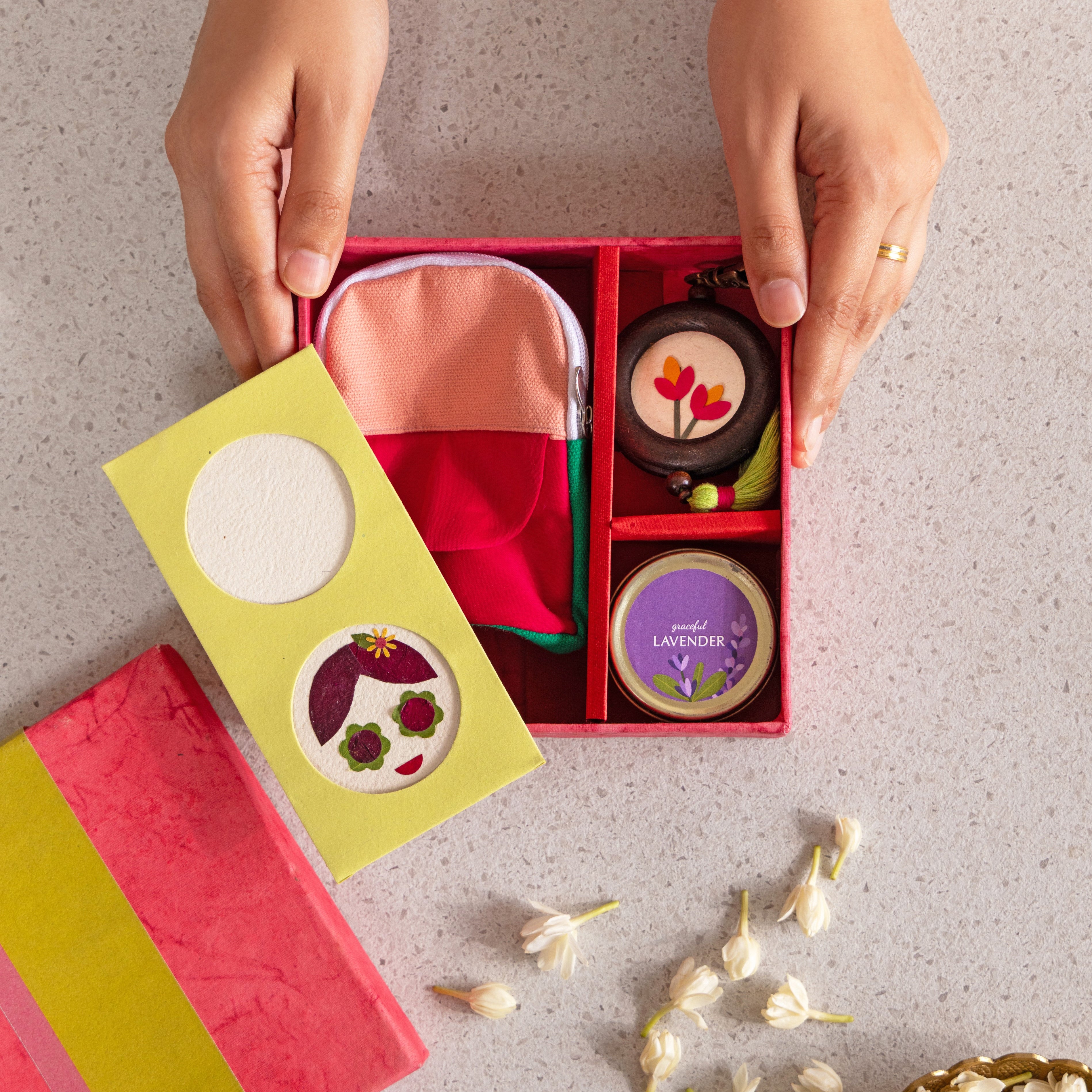Rangin Gift Box Rs-699