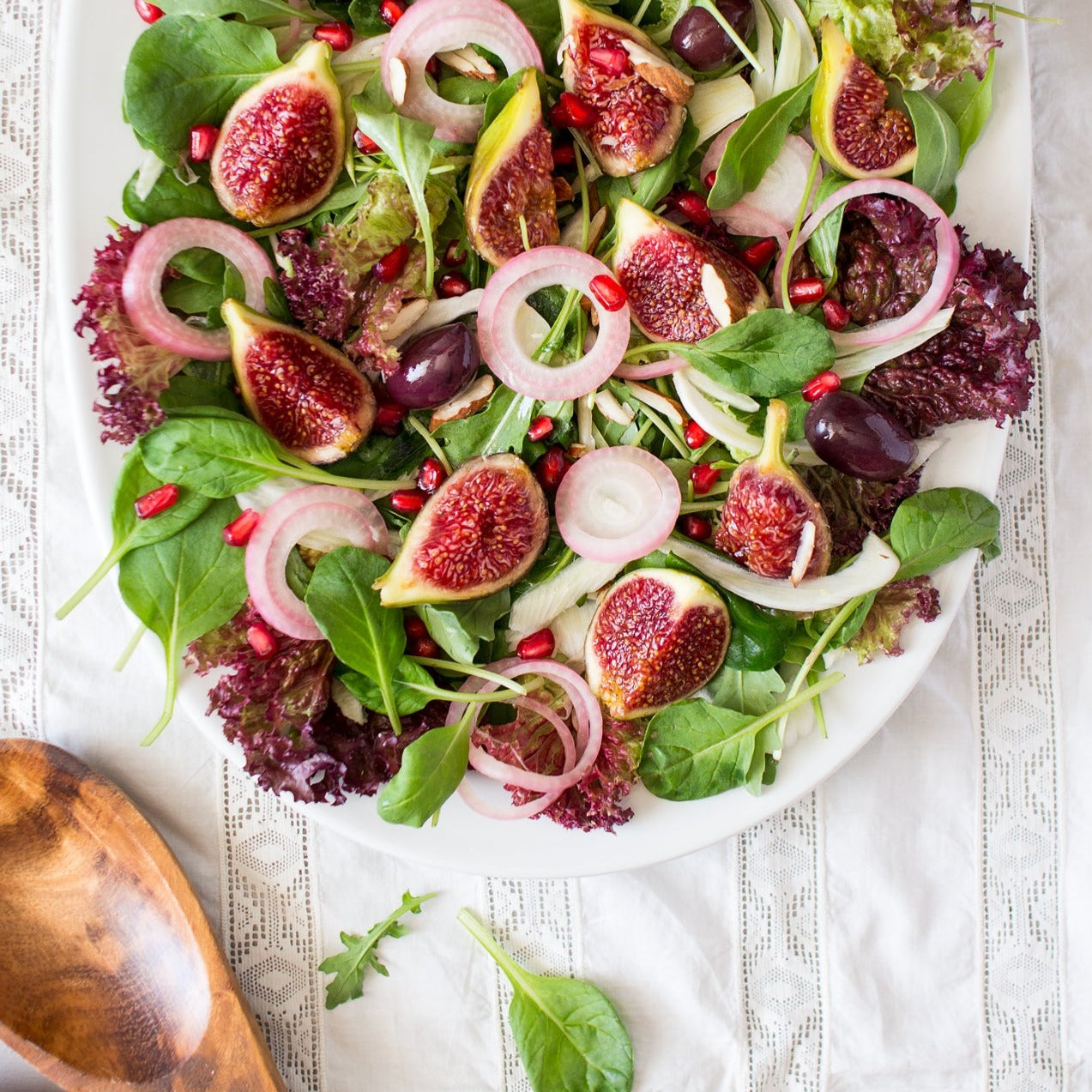 ARUGULA SALAD WITH FIGS & RED ONIONS